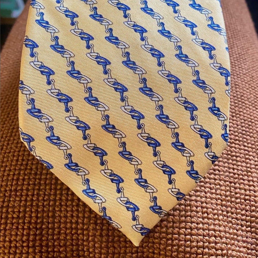 Elegant Brooks Brothers Blue and Yellow Silk Men's Tie
